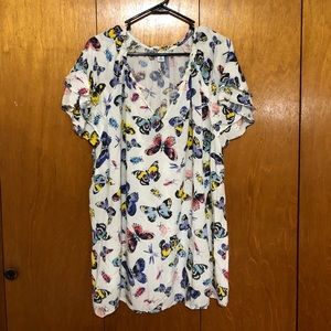 Old Navy butterfly plus size top.